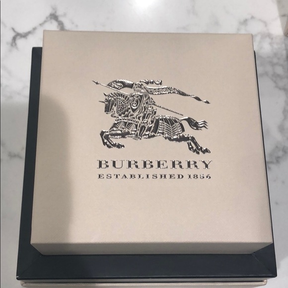 Burberry watch - Picture 2 of 8